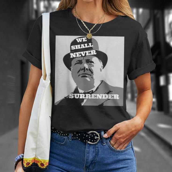 ウィンストン・チャーチルの引用我々は決して降伏しない Tシャツ 彼女への贈り物