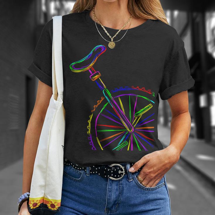 カラフルな一輪車 Tシャツ 彼女への贈り物