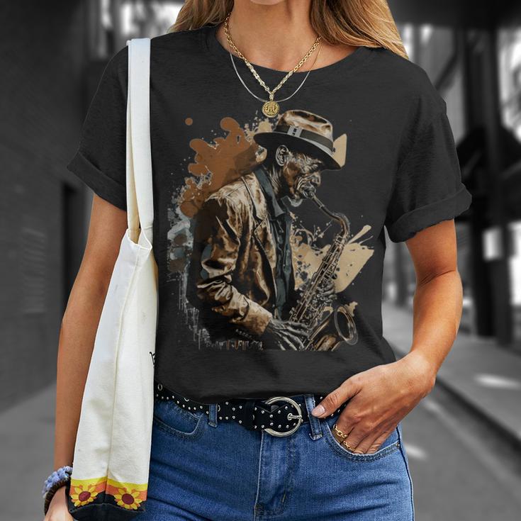 サックスを奏でるサックス奏者ジャズミュージシャン Tシャツ 彼女への贈り物