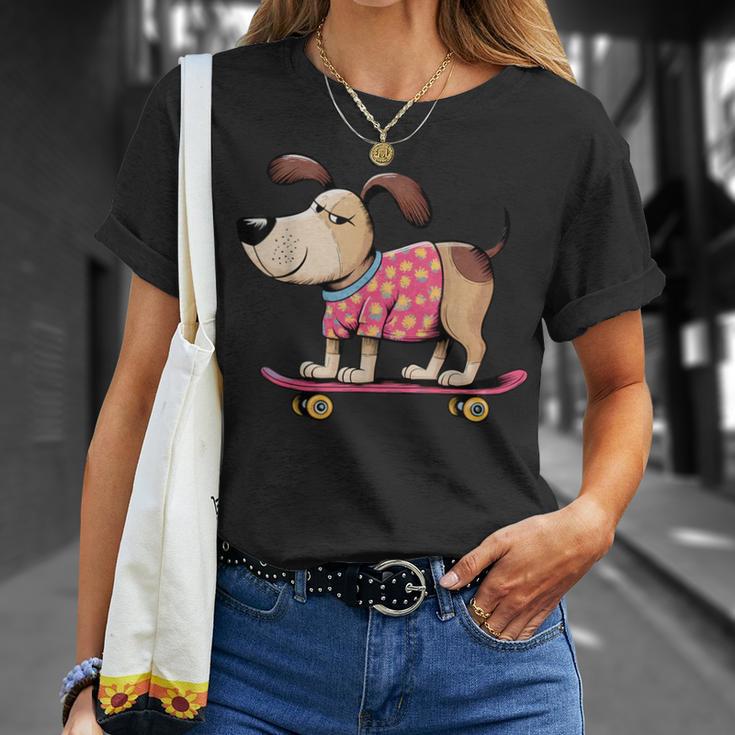 スケートボード犬 – 楽しい漫画のペット Tシャツ 彼女への贈り物