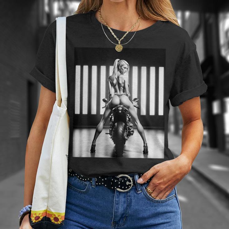 セクシーガールグラフィックtシャツ セクシーブロンドブーティモデルバイカーベイブ Tシャツ 彼女への贈り物