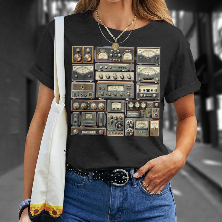 セットアップ ヴィンテージ オーディオ Hifi サウンドシステム ミックスメディア コラージュ Tシャツ 彼女への贈り物