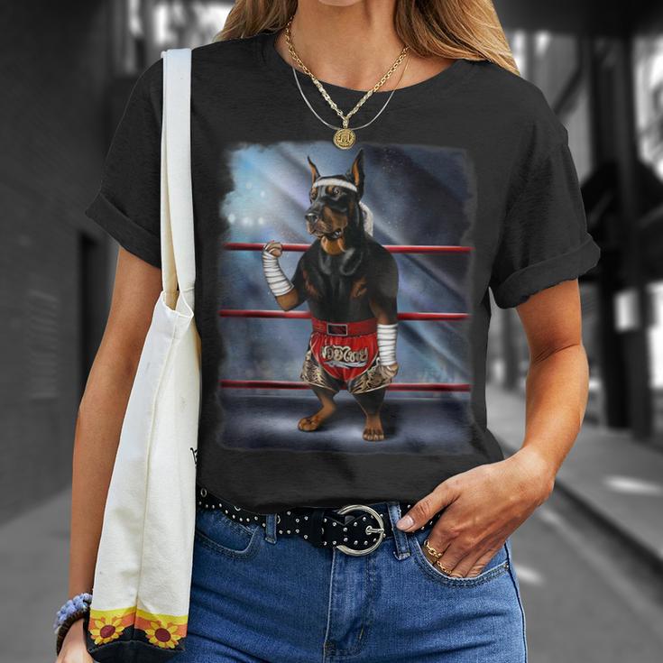 ドーベルマン犬 ムエタイキックボクシングチャンピオン Tシャツ 彼女への贈り物