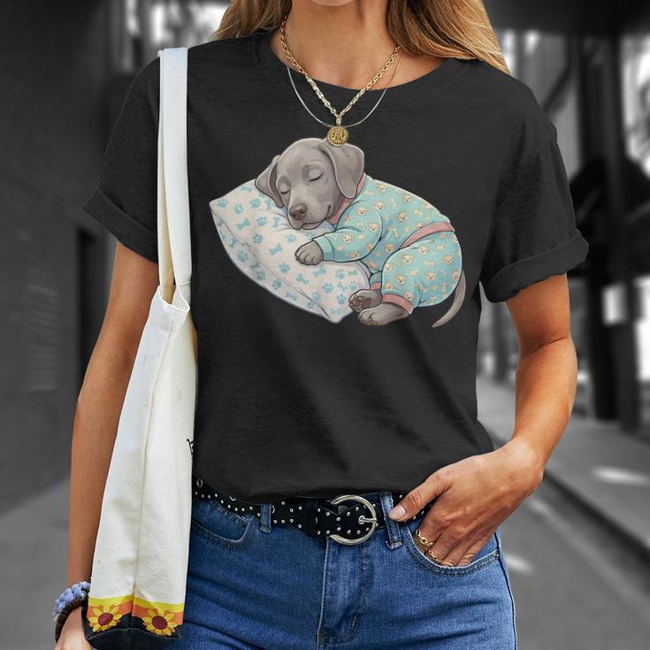 パジャマで寝ているかわいいワイマラナー犬就寝アート Tシャツ 彼女への贈り物