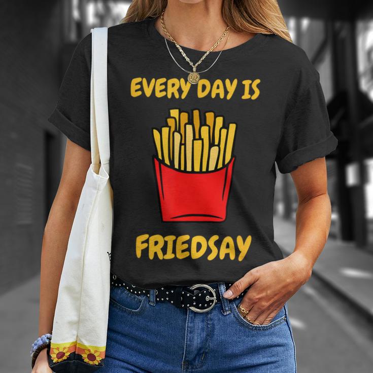 フライドポテトは毎日がフライデーモチーフのフライドポテト Tシャツ 彼女への贈り物