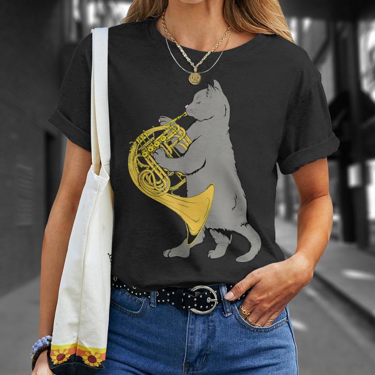 フレンチホルンを弾く猫 クール ミュージシャン オーケストラ Tシャツ 彼女への贈り物
