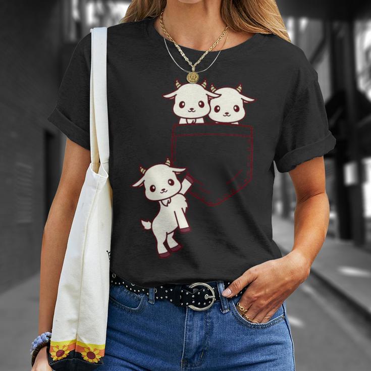 ヤギ好きの方へ かわいいかわいい赤ちゃんヤギのポケット付き Tシャツ 彼女への贈り物