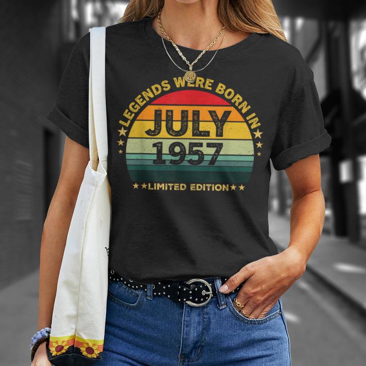 レトロな69歳の誕生日伝説は1957年7月に誕生しました。 Tシャツ 彼女への贈り物