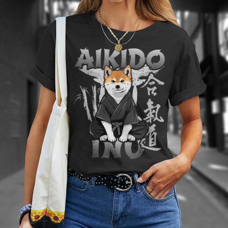 合気道 秋田犬 おもしろ合気道 秋田犬 日本mma Tシャツ 彼女への贈り物