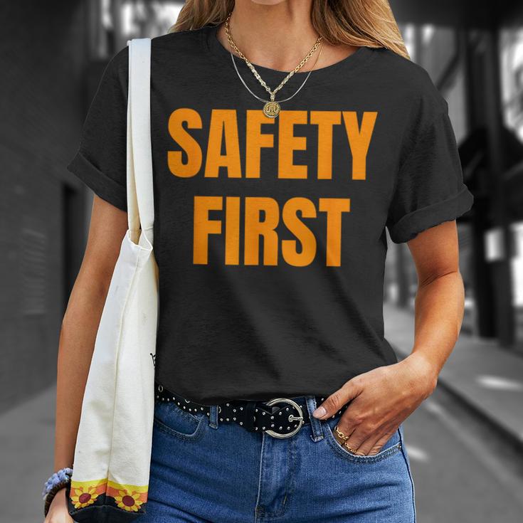 安全第一。 Tシャツ 彼女への贈り物