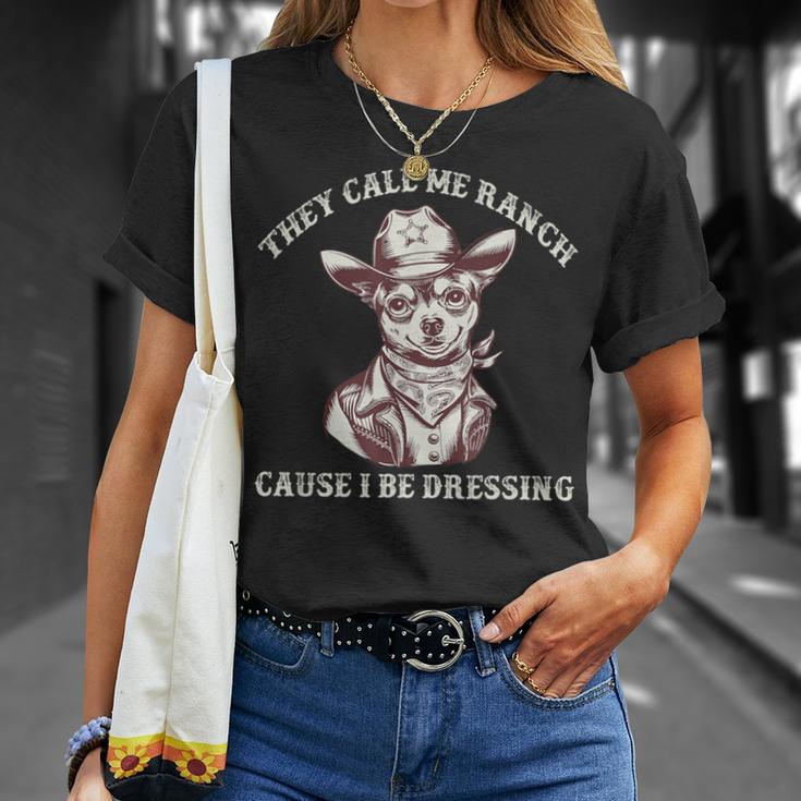 私がおもしろい犬にカウボーイの格好をしているから牧場って呼ばれてる Tシャツ 彼女への贈り物