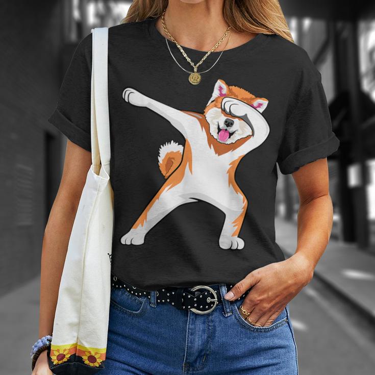 秋田 犬 踊る 面白い Tシャツ 彼女への贈り物
