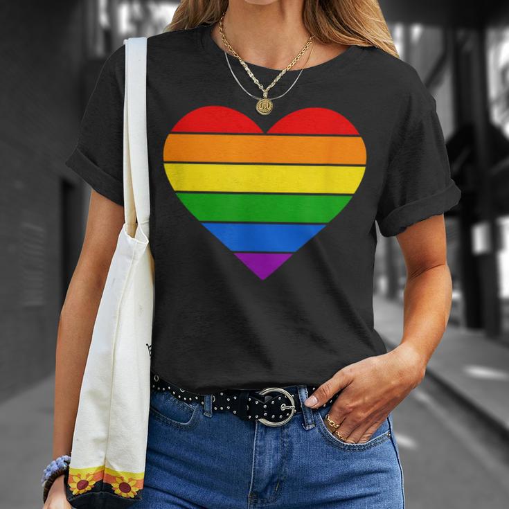 虹 ハート Lgtbq 虹色 虹色の旗 カラフル Tシャツ 彼女への贈り物
