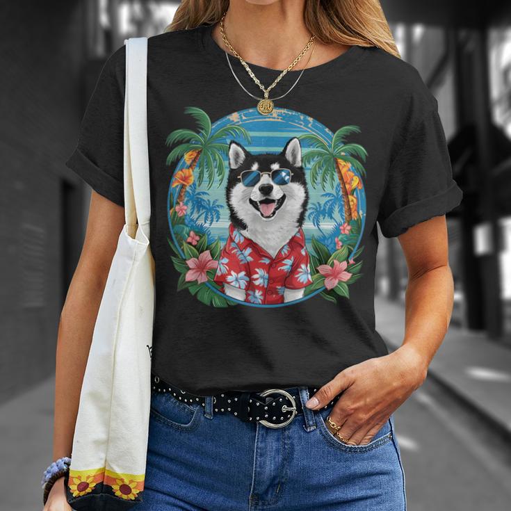 面白い 柴犬 夏 ハワイアン バイブ トロピカルビーチ Tシャツ 彼女への贈り物