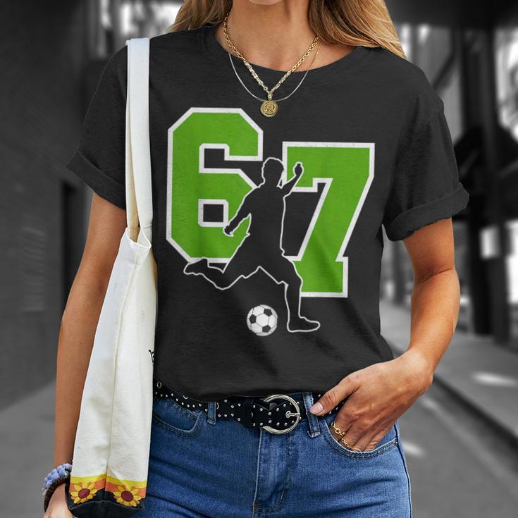 面白い67サッカー選手シックスセブンサッカースポーツチーム Tシャツ 彼女への贈り物