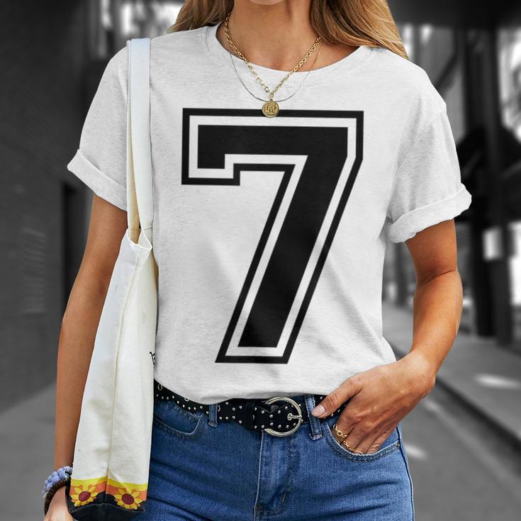 7歳の誕生日おめでとうのツインデーのためのナンバー7ジャージ。 Tシャツ 彼女への贈り物
