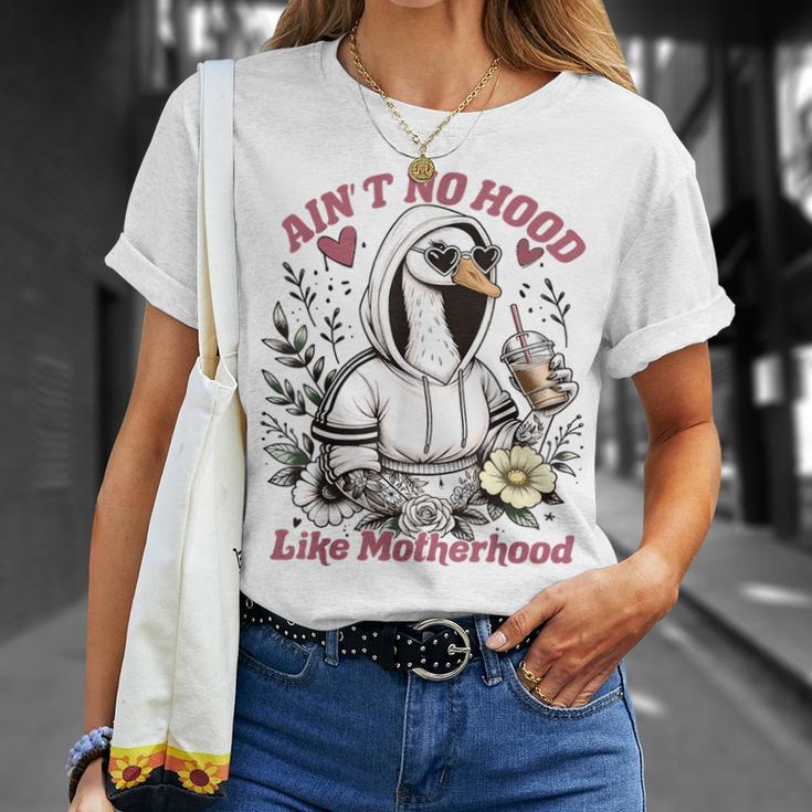 Ain’T No Hood Like Motherhood Goose Mom T-Shirt Gifts for Her Ain’T No Hood Like Motherhood Goose Mom T-Shirt Gifts for Her