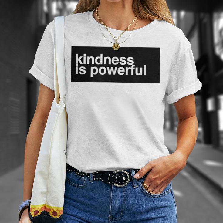 Kindness Is Powerful Tシャツ 彼女への贈り物