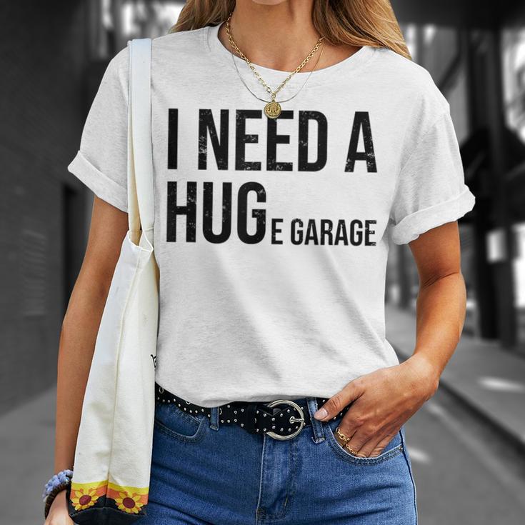 I Need A Huge Garage 面白い 車 バイク 整備士 工房 引用 Tシャツ 彼女への贈り物