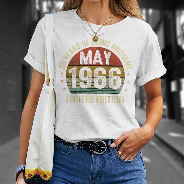 On Back 5月の誕生日 Est 1966年限定版 60Th Tシャツ 彼女への贈り物