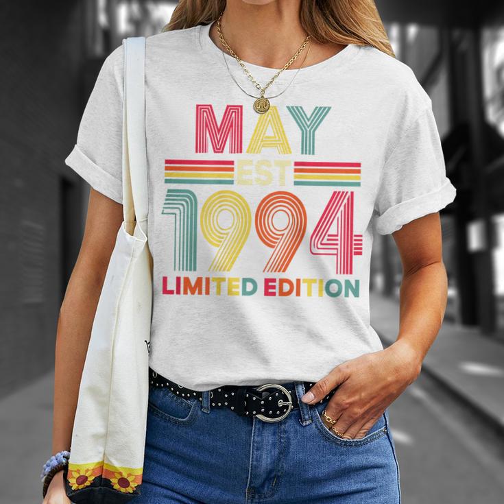 On Back レトロ 5月 Est 1994 誕生日 32歳 32歳 Tシャツ 彼女への贈り物