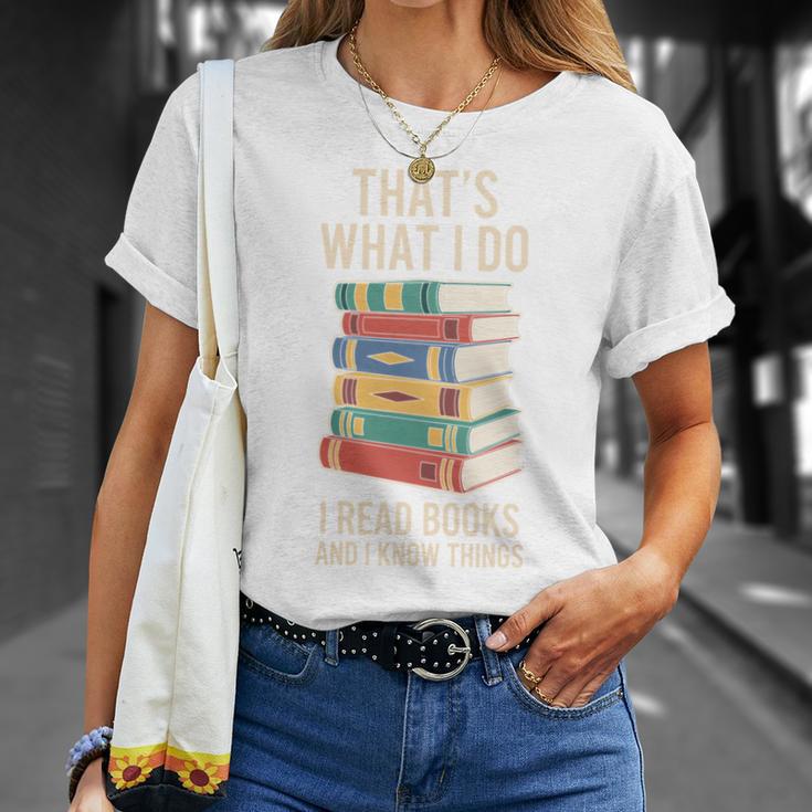 That's What i Do i Read Books And i Know Things Cute Graphic T-Shirt Gifts for Her