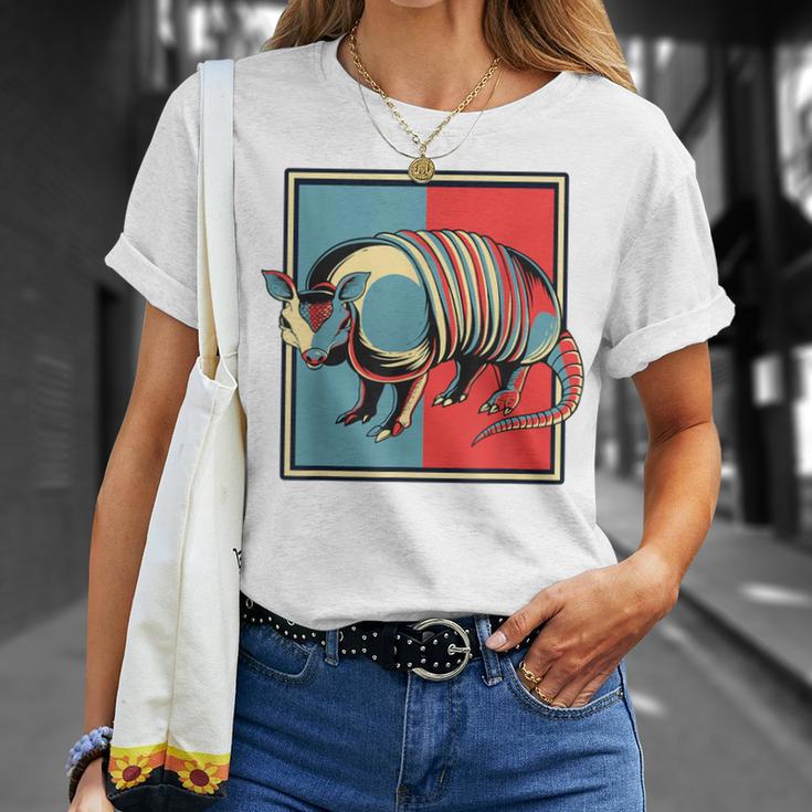 アルマジロ ポートレート ピンク 妖精 クラミフォリダエ 恋人 アルマジロ Tシャツ 彼女への贈り物