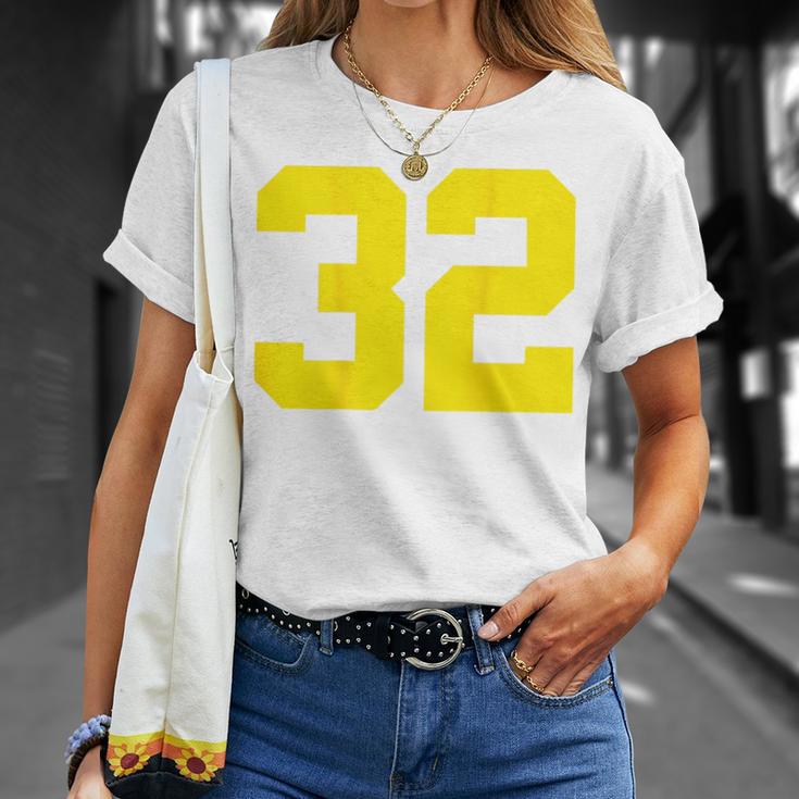 イエローナンバー32 背面 スポーツチーム ジャージ番号 Tシャツ 彼女への贈り物