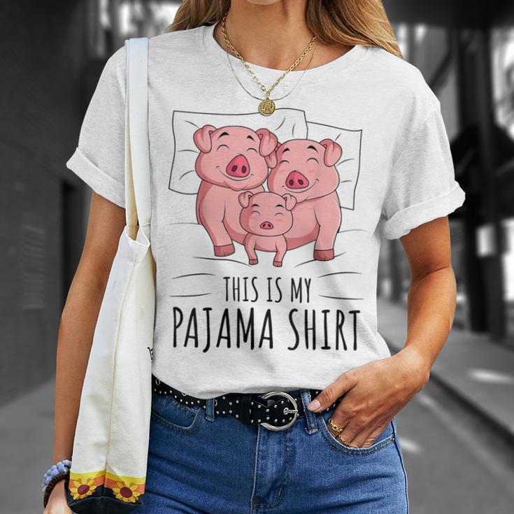 眠っている豚が大好きな豚のパジャマ。 Tシャツ 彼女への贈り物