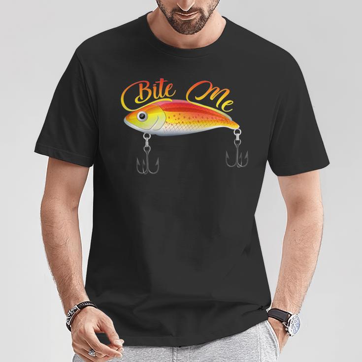 Bite Me 釣りルアー シャツ Tシャツ 面白い贈り物