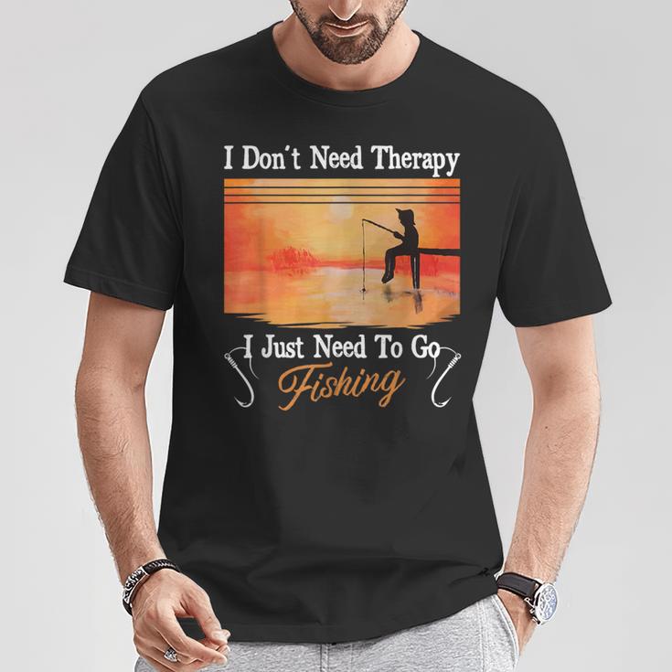 I Don't Need Therapy I Just Need Fishing Tシャツ 面白い贈り物
