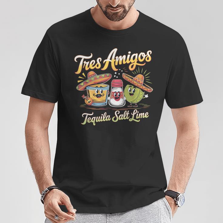 Drinking 3 Tres Amigos Tequila ソルト ライム シンコ・デ・マヨ Tシャツ 面白い贈り物