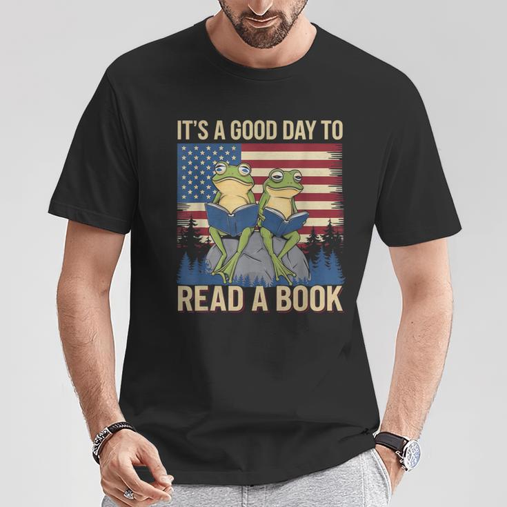 It's A Good Day To Read A Book Frog Vintage USA FLag T-Shirt Unique Gifts