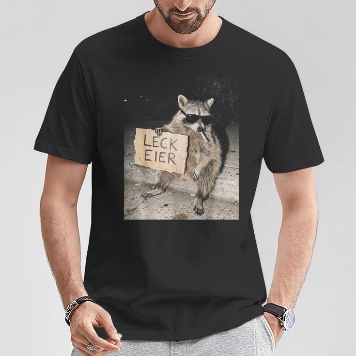 Leck Eier Lustiger Waschbär Mit Frecher Haltung T-Shirt Lustige Geschenke