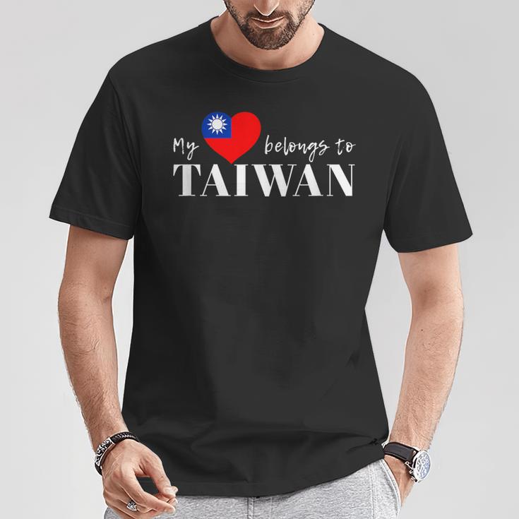 I Love Taiwan 国旗 台湾 台湾 プライド Roc 台北 ハート Tシャツ 面白い贈り物