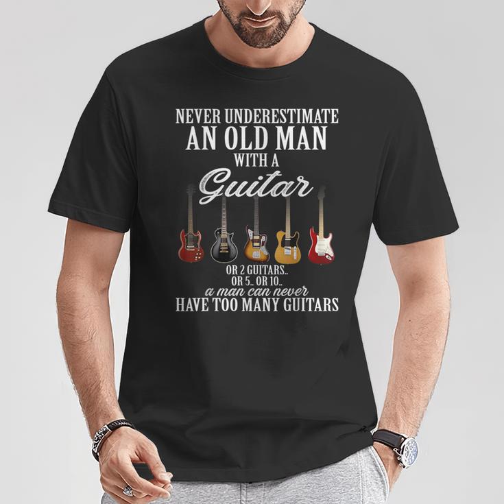 Never Underestimate An Old Man With A Guitar Tシャツ 面白い贈り物