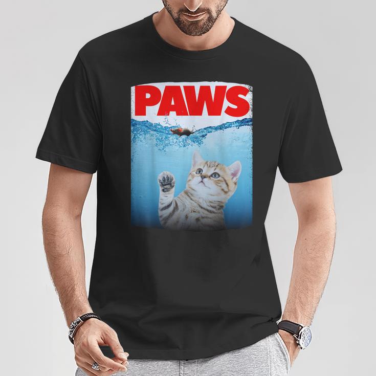 Paws Parody Cat Chasing A Cutecared Mouse Cat Lover Tシャツ 面白い贈り物