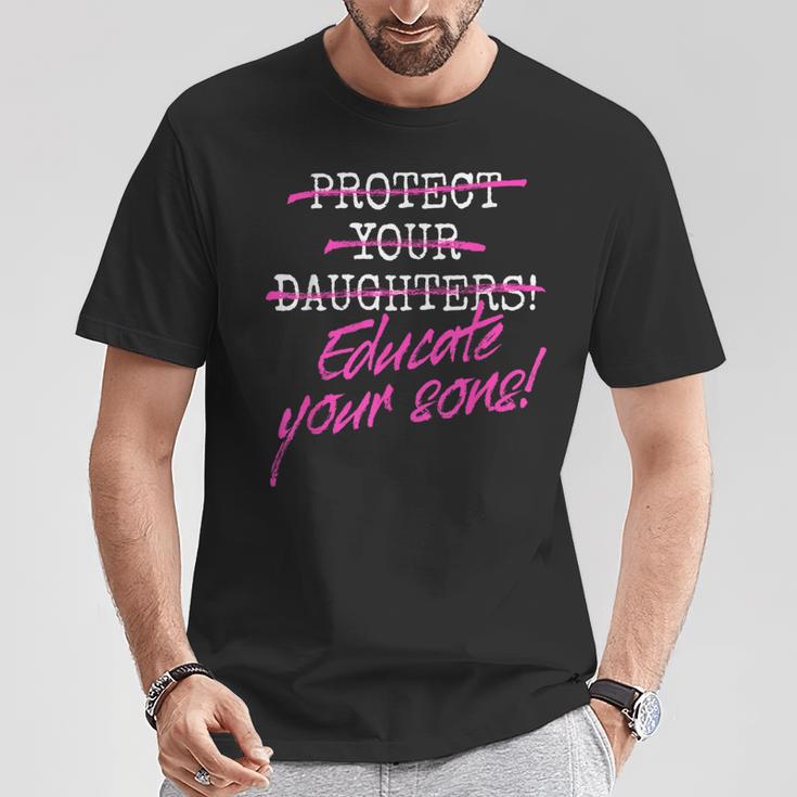 Protect Your Daughters 娘を守るために 息子を教育するために フェミニズムを理解するために Tシャツ 面白い贈り物