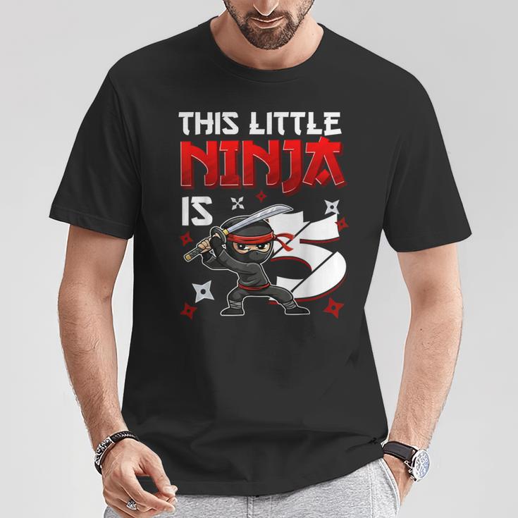 This Little Ninja Is 5歳 5歳の誕生日 忍者 男の子 キッズ Tシャツ 面白い贈り物
