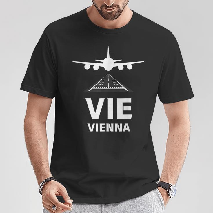 Vie 空港 ウィーン オーストリア 飛行機 滑走路に着陸 Tシャツ 面白い贈り物