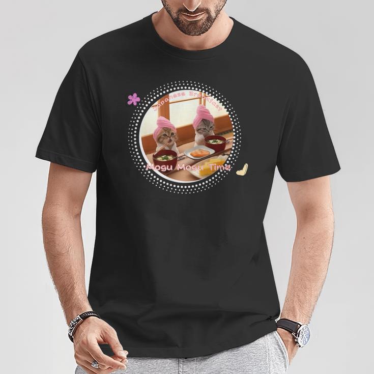 おしゃれ子猫のゆるっと癒し もぐもぐタイム Tシャツ 面白い贈り物