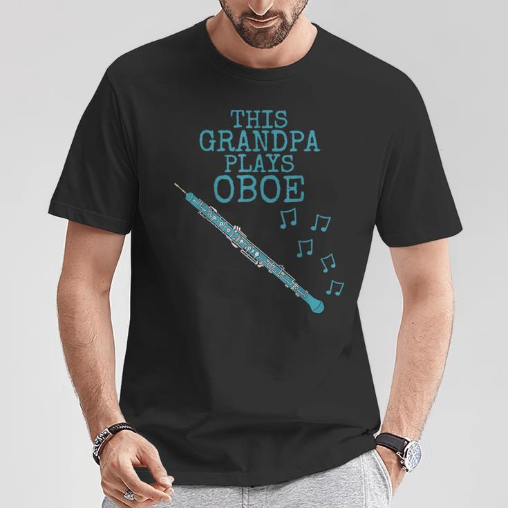 このおじいちゃんはオーボエを演奏する、オーボエ木管楽器奏者です Tシャツ 面白い贈り物