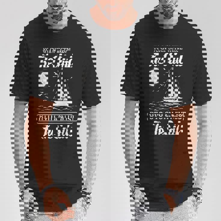 インスピレーションを与えるセーリングの引用句 航海風と帆のデザイン。 Tシャツ 面白い贈り物