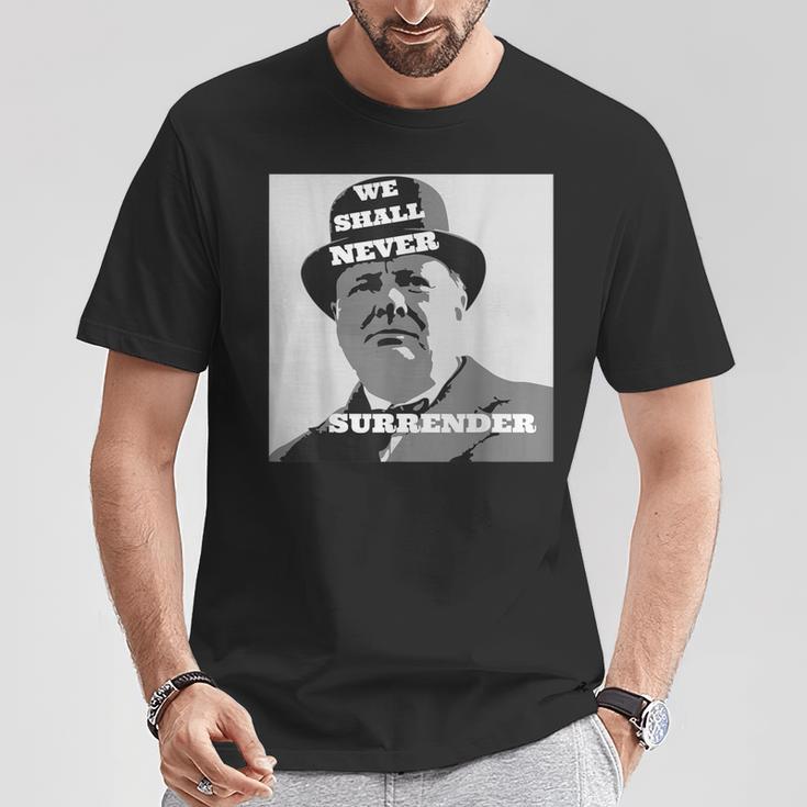 ウィンストン・チャーチルの引用我々は決して降伏しない Tシャツ 面白い贈り物
