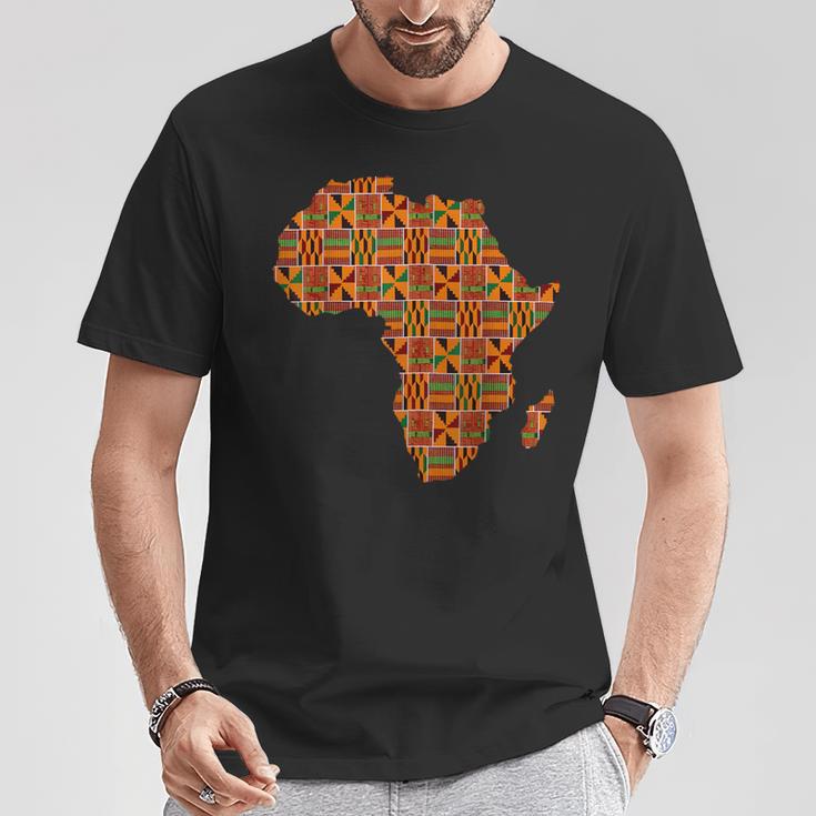 クールなアフリカの地図布、伝統的なアフリカのケンテ布。 Tシャツ 面白い贈り物