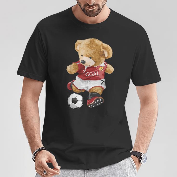サッカーをするかわいいテディベア。 Tシャツ 面白い贈り物