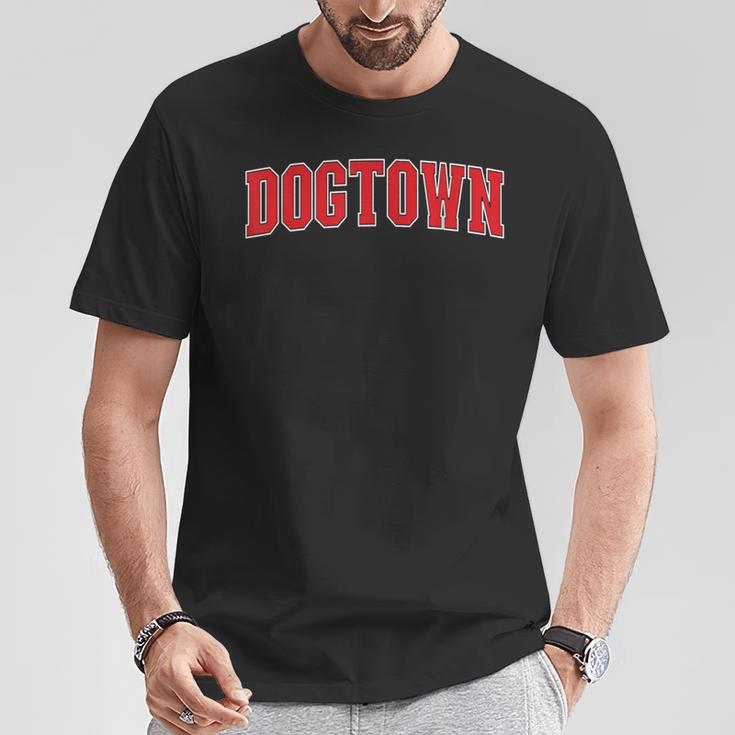 ドッグタウンカリフォルニア お土産 トリップ カレッジスタイル レッドテキスト Tシャツ 面白い贈り物