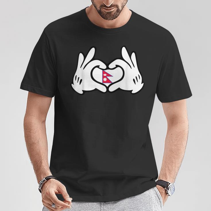 ハートを形作る漫画の手 ネパール国旗 Tシャツ 面白い贈り物