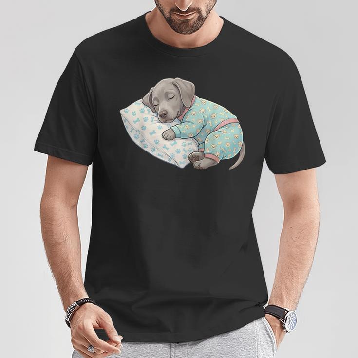 パジャマで寝ているかわいいワイマラナー犬就寝アート Tシャツ 面白い贈り物