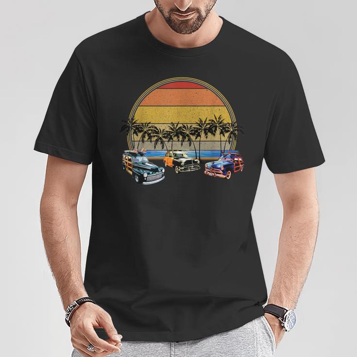 ビーチのレトロな車 ヴィンテージ グランジサンセット Tシャツ 面白い贈り物